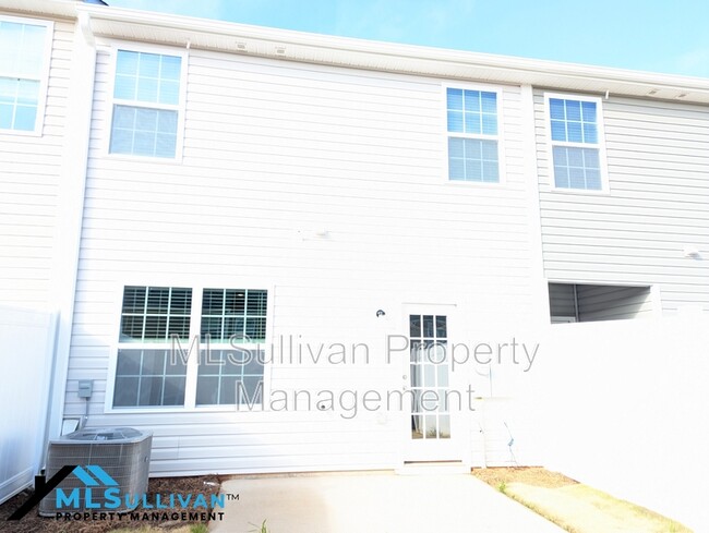 Building Photo - 2821 Egert Dr