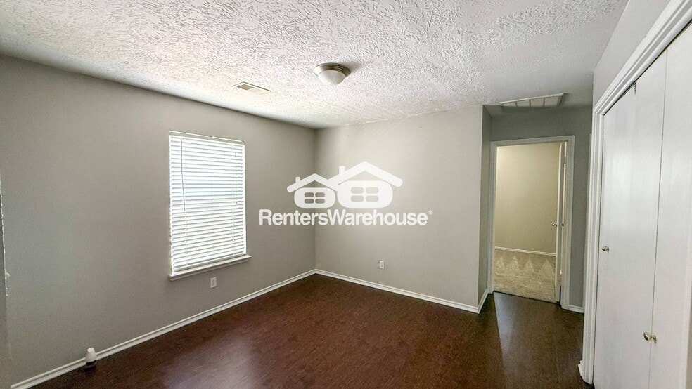 Building Photo - 503 Willow W Dr