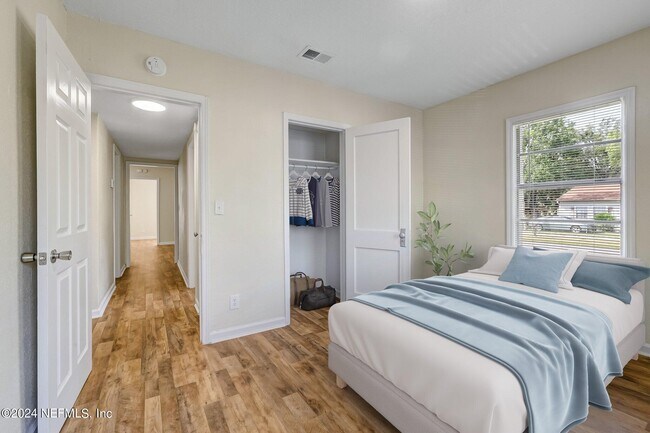 Building Photo - 4917 Dundee Rd