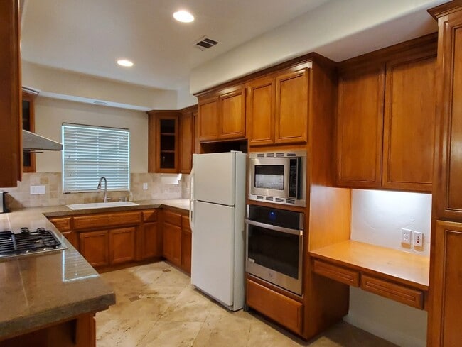 Building Photo - Charming Luxury Home near Downtown & Shopping