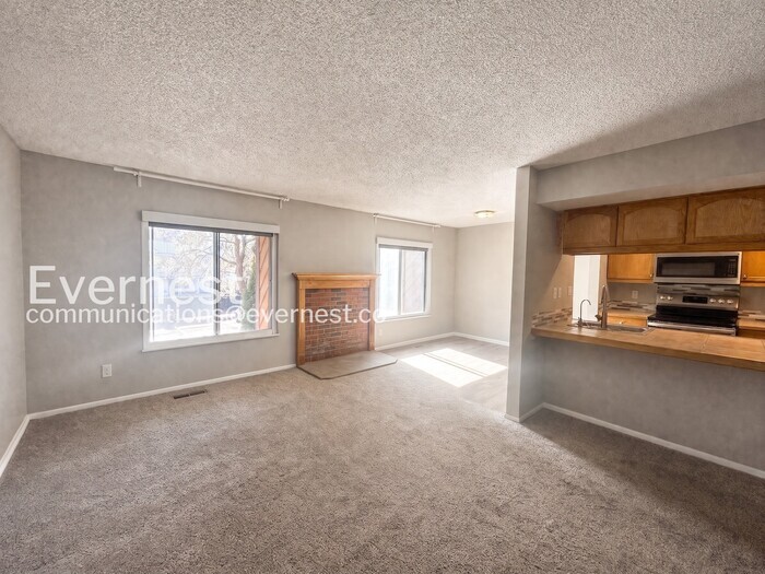 Building Photo - 935 Saturn Dr