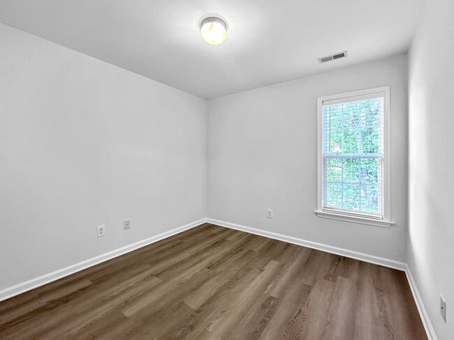 Building Photo - $400 Off Rent!!!! Beautiful Townhome, Fenc...