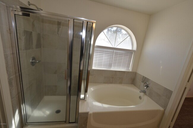 Building Photo - 630 N Diane Ct