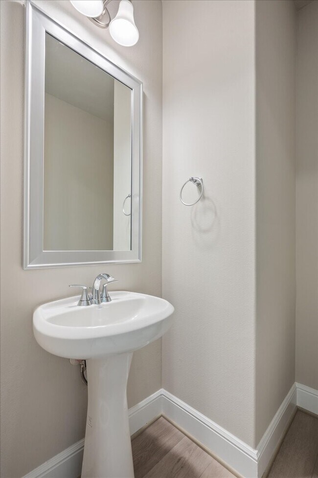 Building Photo - 7523 Mariposa Wy