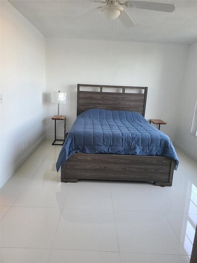 Building Photo - 3091 N Course Dr