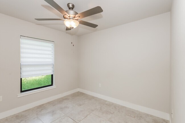 Building Photo - 2509 18th St W