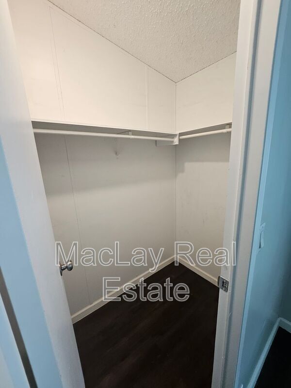 Building Photo - 100 N Sycamore St