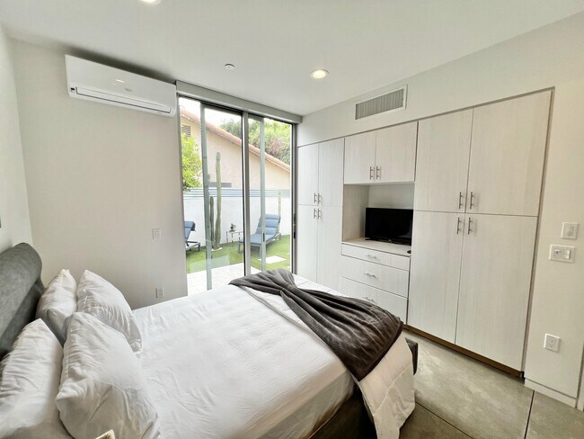 Building Photo - 73801 Shadow Mountain Dr