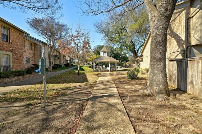 Building Photo - 2002 Millay Dr