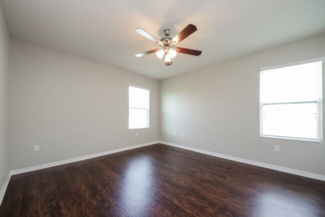 Building Photo - 1883 Green Dragon Dr