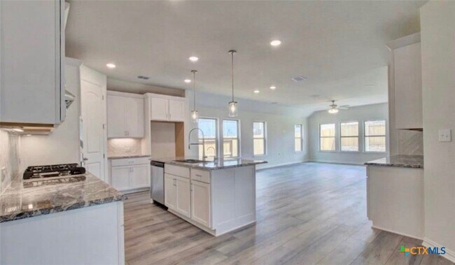 Building Photo - 1636 Seekat Dr