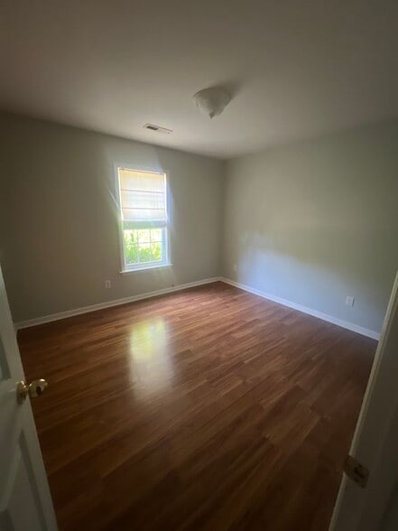 Building Photo - 2445 Somerset Pl Dr