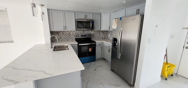 Building Photo - 5200 NW 31st Ave