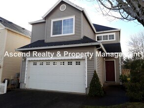 Building Photo - New Price & Available NOW! Great Bethany Location Fenced Yard Quick Access to Nike, Columbia Spor...