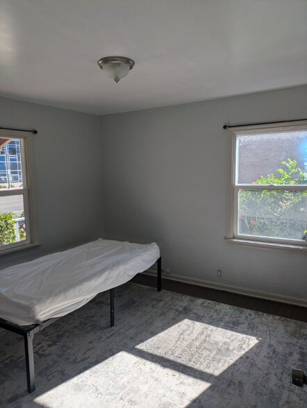 Building Photo - 589 W 200 N