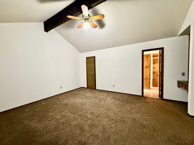 Building Photo - 4BD 2.5 Bath Pet Friendly