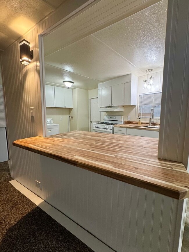 Building Photo - Looking for Tranquility? Look No Further!