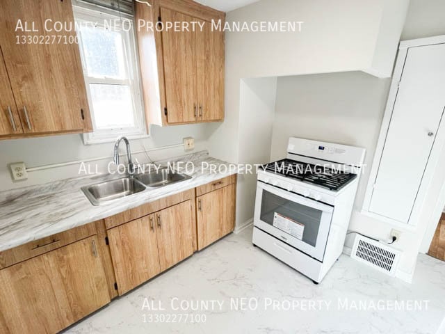 Building Photo - 19330 Meredith Ave