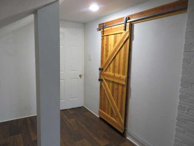 Building Photo - 815 Floral Ave