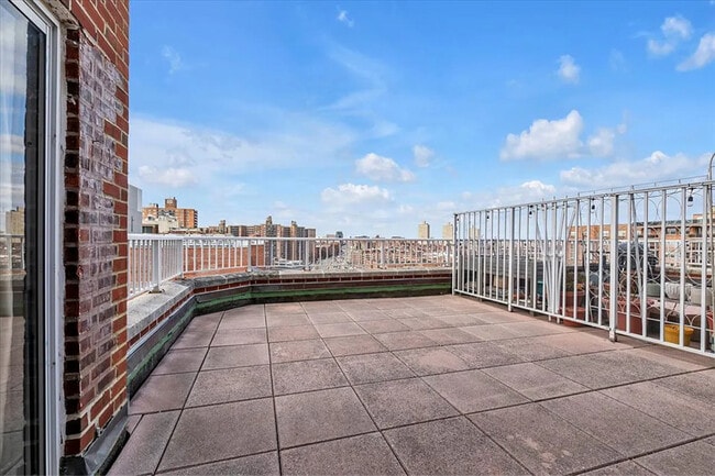 Building Photo - 10740 Queens Blvd