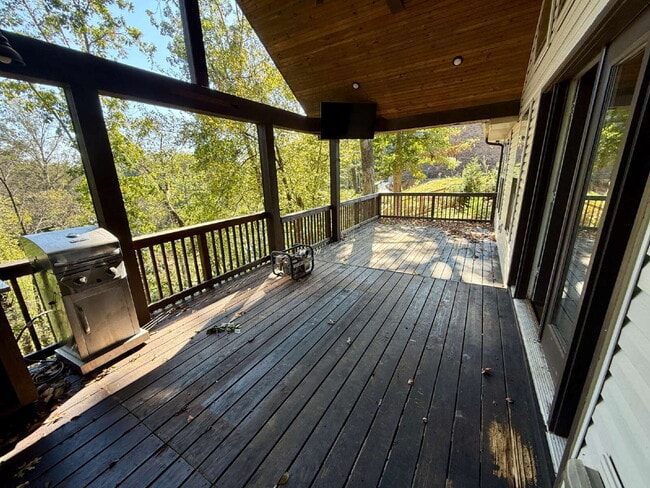 Building Photo - 3BR/2.5BA Home in Clarksville on Red River