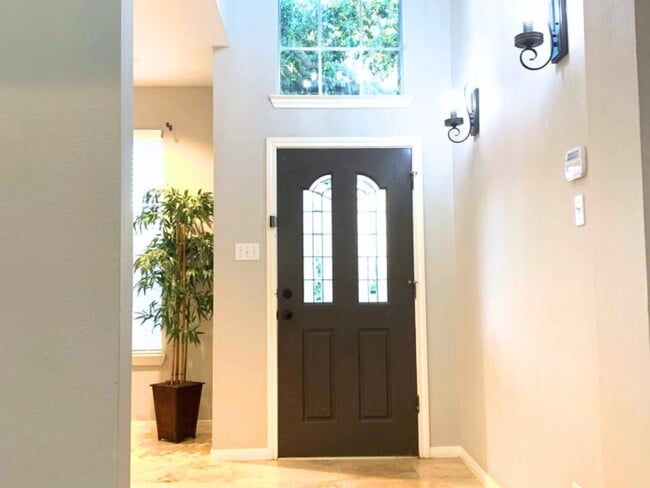 Building Photo - 5739 Henniker Dr