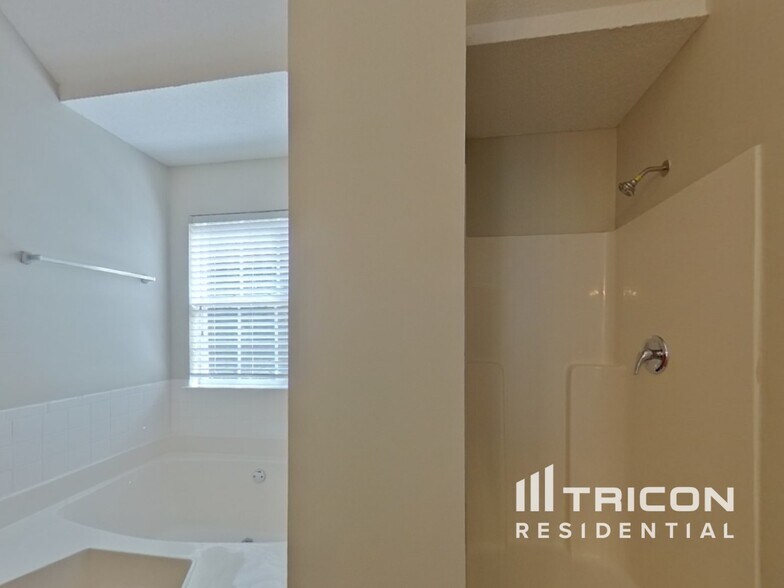 Building Photo - 2880 Chilhowee Dr