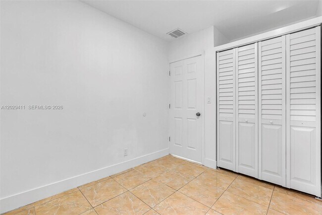 Building Photo - 6101 SW 24th St