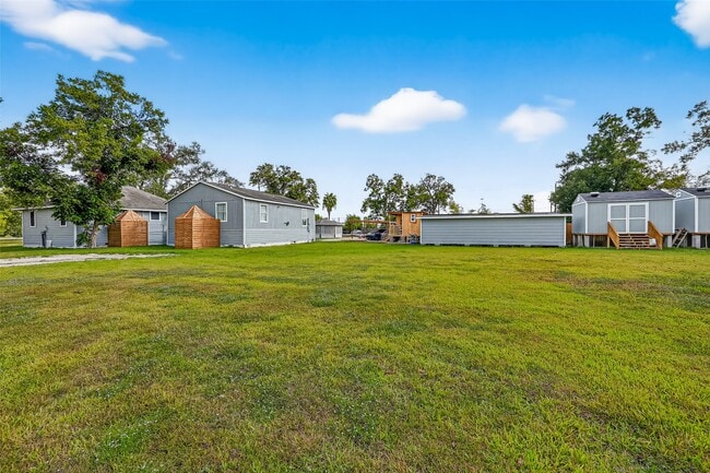 Building Photo - 9629 Sunnywood Dr