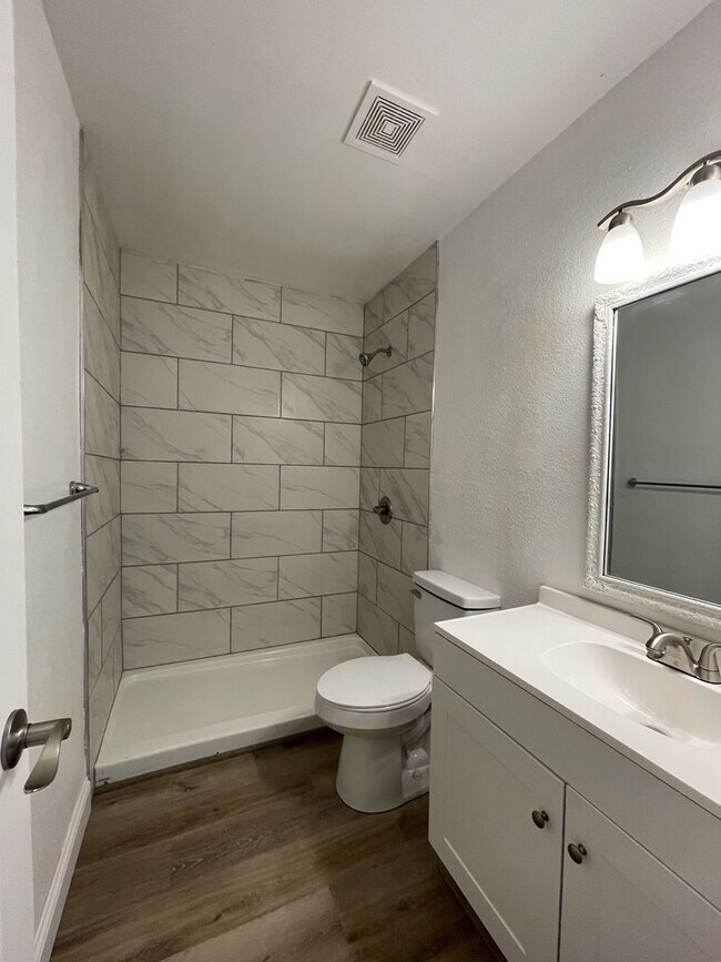 Building Photo - Modern Comfort Awaits: Your Dream 3-Bedroo...
