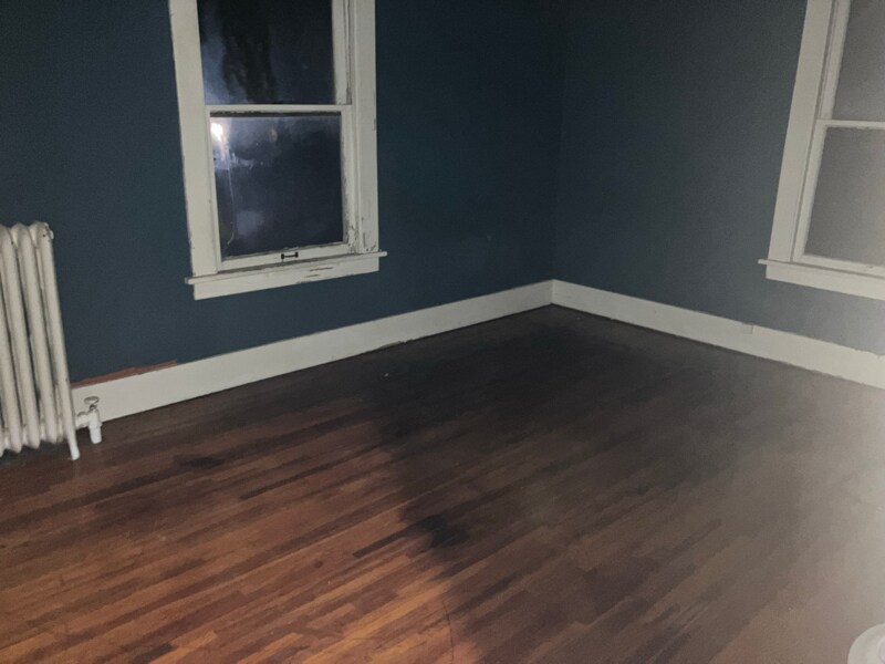 Building Photo - 405 Victoria Pl