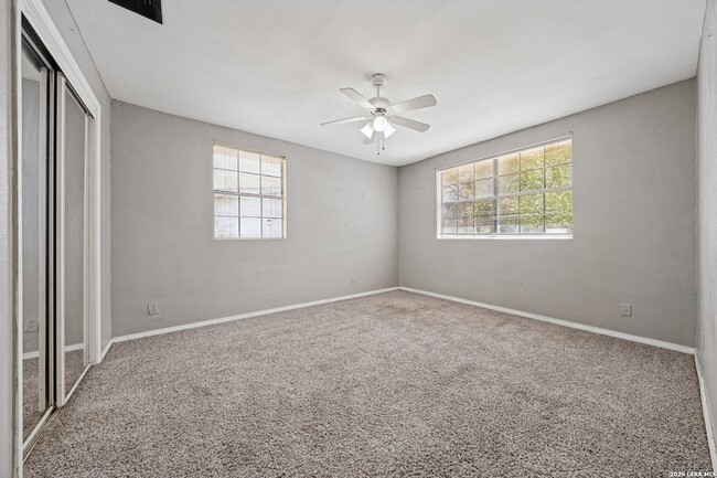 Building Photo - 5230 Ebony Dr