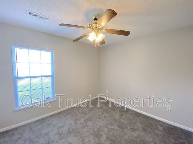 Building Photo - 411 Brookfield Ln