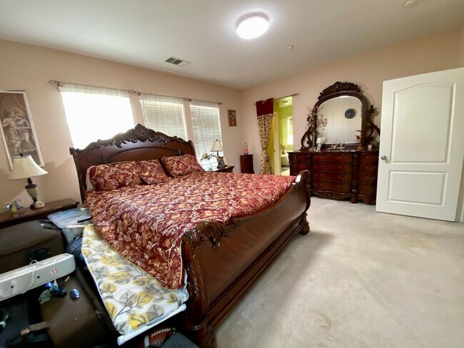 Building Photo - RB 4S Ranch 4br/2.5bath/yard/Garage Granite Kitchen $5490