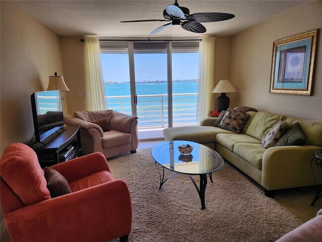 Building Photo - 6105 Bahia Del Mar Cir N