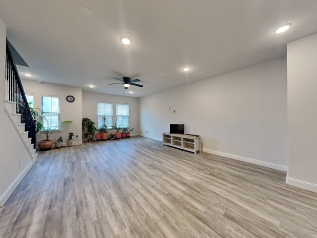 Building Photo - Your Dream 3-Story Home Awaits with $500 O...