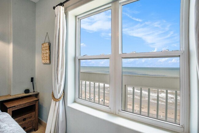 Building Photo - 9420 Seawall Blvd