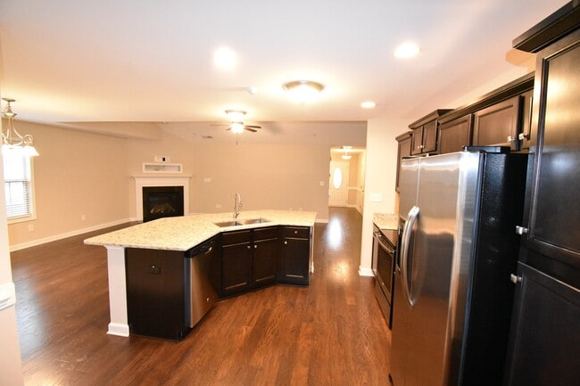 Building Photo - Coming Soon! 3 Bedroom and 2 Bath- Maples at Westgate