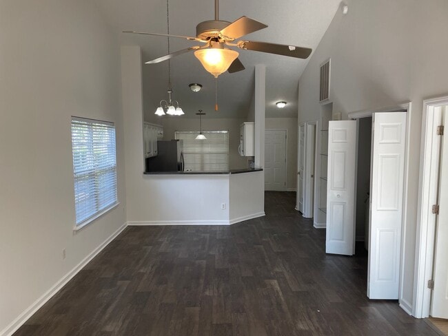 Building Photo - Cozy Two Bedroom Condo Close to Ft. Jackson!