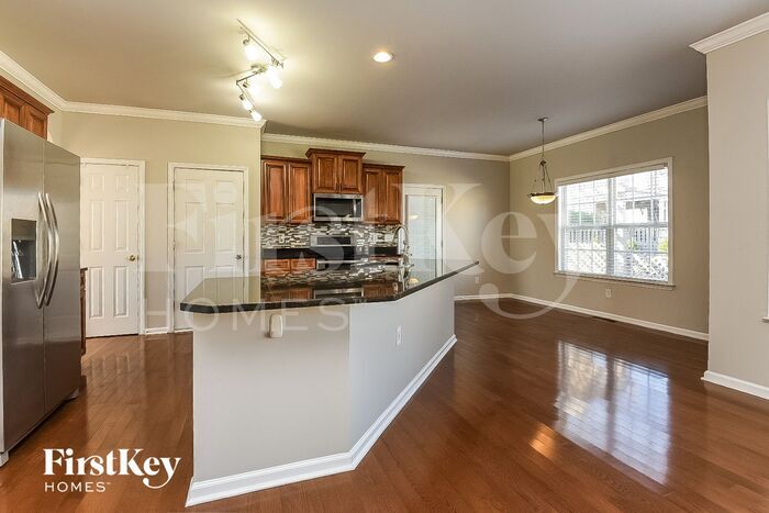 Building Photo - 6675 River Island Cir