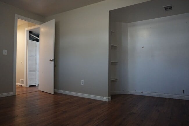 Building Photo - Quiet 4 Bedroom 2.5 Bath Taylorsville Home
