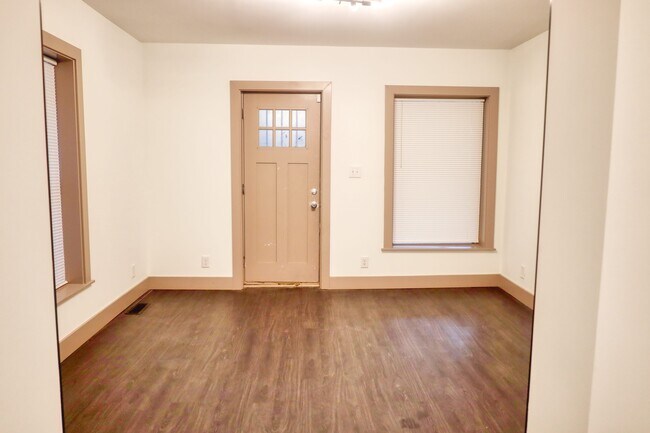 Building Photo - 1121 N Dearborn St