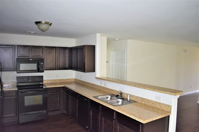 Building Photo - 10 Millie Ln