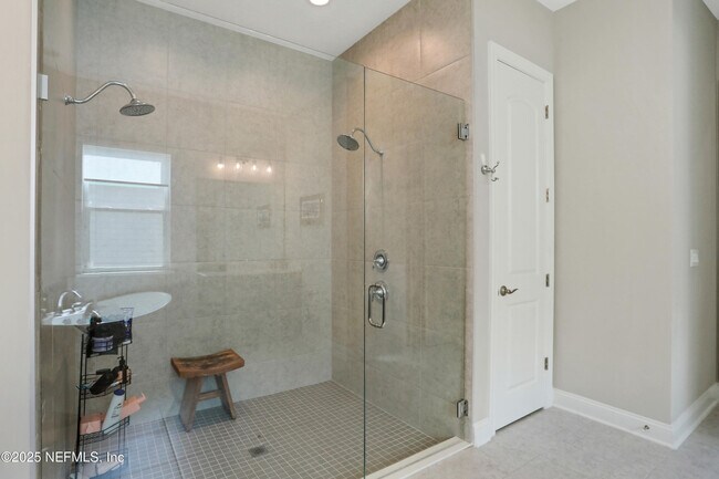 Building Photo - 520 Back Creek Dr