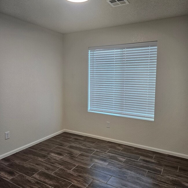 Building Photo - Remodeled 4 bedroom for Rent