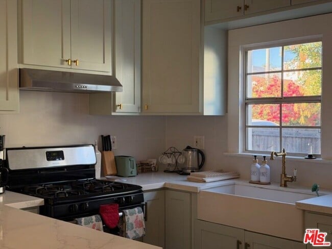 Building Photo - 510 N St Andrews Pl