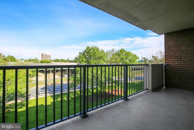 Building Photo - 1300 Army Navy Dr