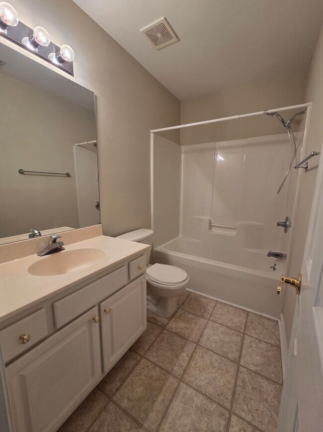 Building Photo - 2 Bed 2.5 Bath Condo