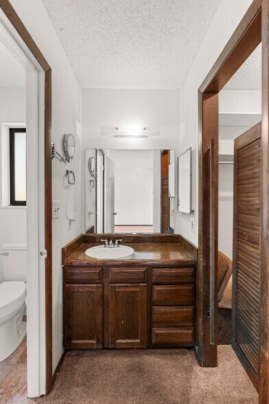 Building Photo - 5916 Wolf Creek Pl