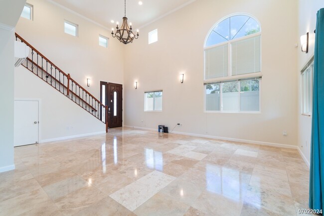 Building Photo - AVAILABLE NOW! LUXURY 4BR 3.5BA HOUSE IN K...